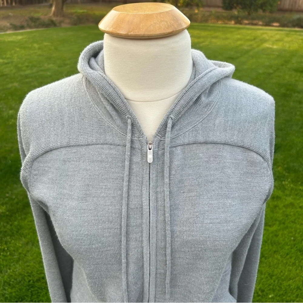 Lululemon Gray Rise & Move Hoodie Heathered Silver Drop | Size 8 / 10 EUC